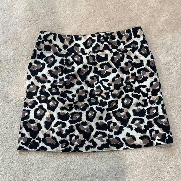 LOFT Leopard Print Skirt - Size 6 - Picture 3 of 7